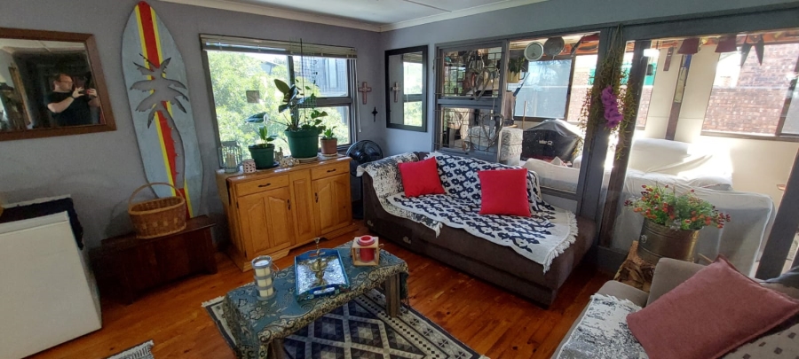 6 Bedroom Property for Sale in Paradise Beach Eastern Cape